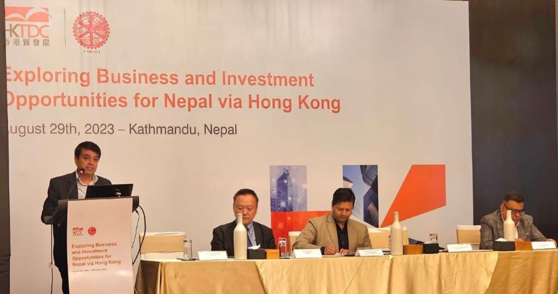 नेपालमा लगानी भित्र्याउन र यहाँबाट लाभ लिन विदेशी लगानीकर्तालाई ढकालको आग्रह